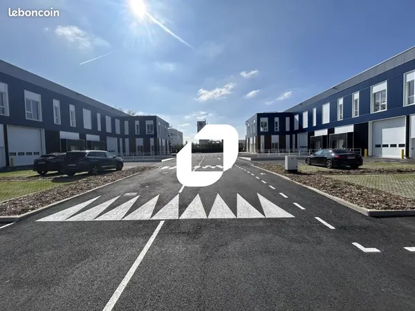 Local industriel 8 868 m²