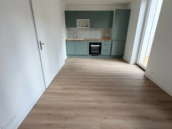 NÎMES - Charmant T2 de 40 m² entièrement rénové à neuf - Cuisine équipée et climatisation