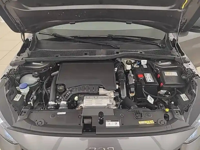 Peugeot 208 puretech 100 s&amp;s eat8 — photo 23