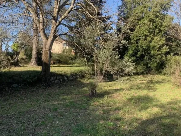 Terrain 550 m²