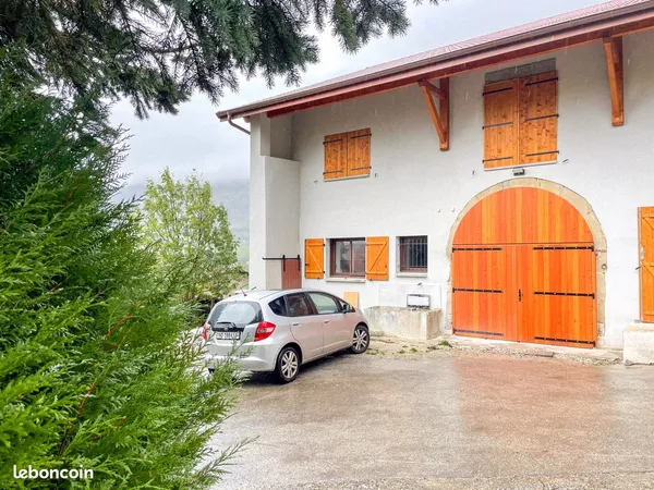 Présilly (12 min de la douane Bardonnex) - Ancienne ferme entièrement rénovée - 120 m² - 4 chambres 