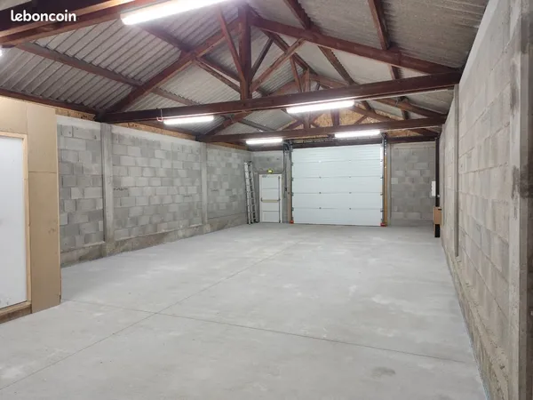Local d’activité et entrepôt Location Saint-Denis-en-Bugey 1p 240m² 900€