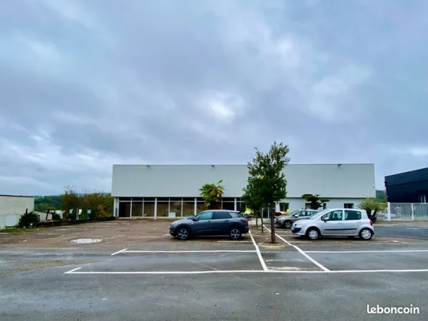 Local commercial 700 m² Villefranche-de-Rouergue