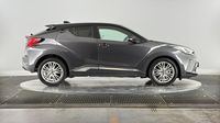 Toyota C-Hr 122h Distinctive 2WD E-CVT MY22 — photo 4