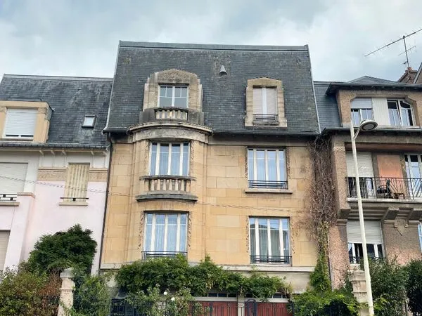 Maison 11 pièces 244 m²