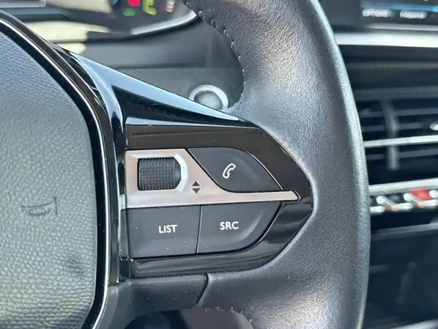 Peugeot 208 electrique 50 kwh 136ch — photo 18