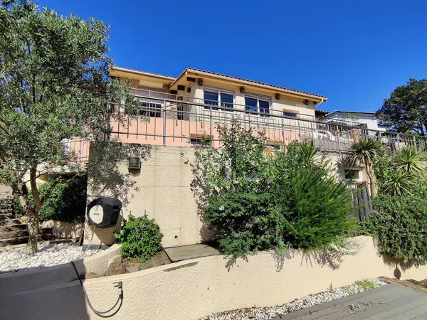 Maison dans domaine sécurisé