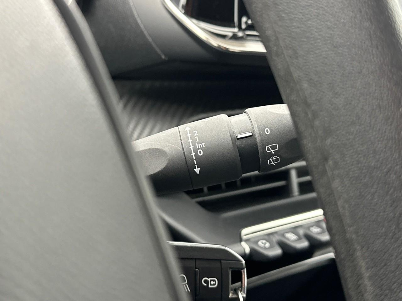 Peugeot 208 puretech 75 s&s bvm5 like — photo 18