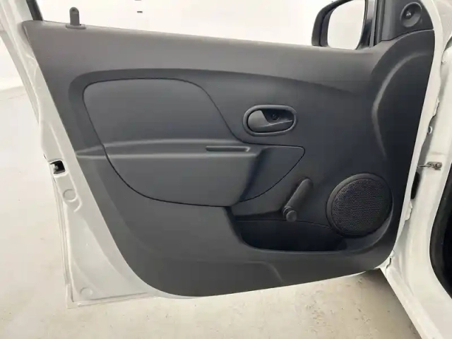 Dacia Sandero sce 75 — photo 40