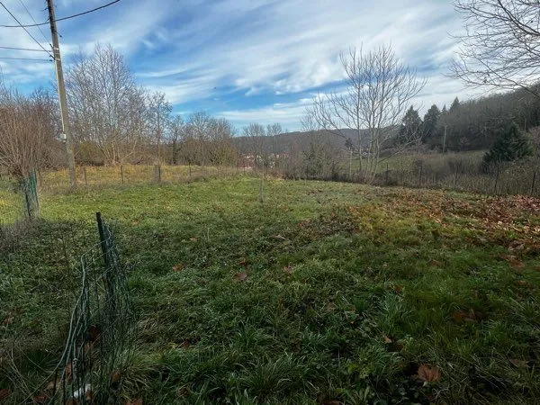Terrain constructible à vendre - Auzat-la-Combelle (63570) - Quartier calme - Toutes commodités à pi