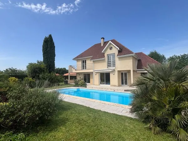 Maison 7 pièces 198 m²