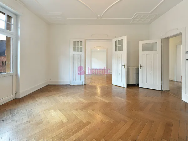 METZ IMPÉRIAL : ÉLÉGANT APPARTEMENT DE CARACTÈRE DE 200 M²
