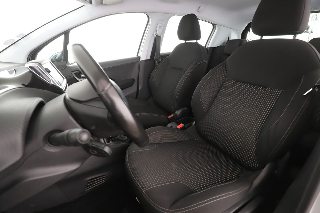 Peugeot 208 1.2 PureTech Allure — photo 9