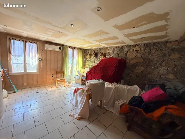 Grange à aménager en habitation mitoyenne