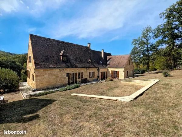 Maison 7 pièces 240 m²