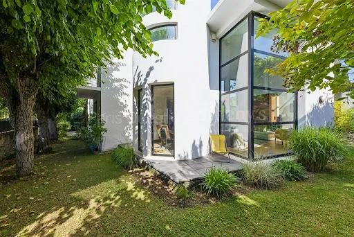 Maison 8 pièces 337 m²