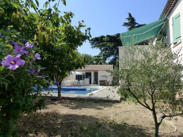 Villa individuelle 6 pièces,130m2, 4 chambres,piscine