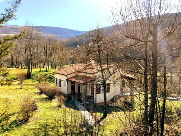 Propriété 4 pièces 130 m²