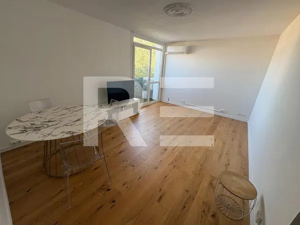 A VENDRE APPARTEMENT RENOVE DANS LE CENTRE VILLE DE NIMES