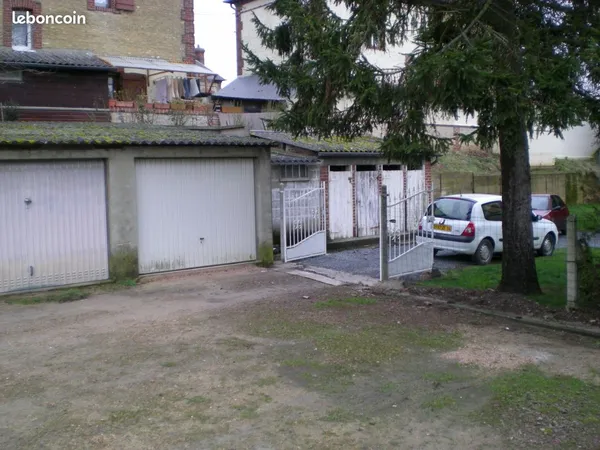 Loue garage centre mezidon