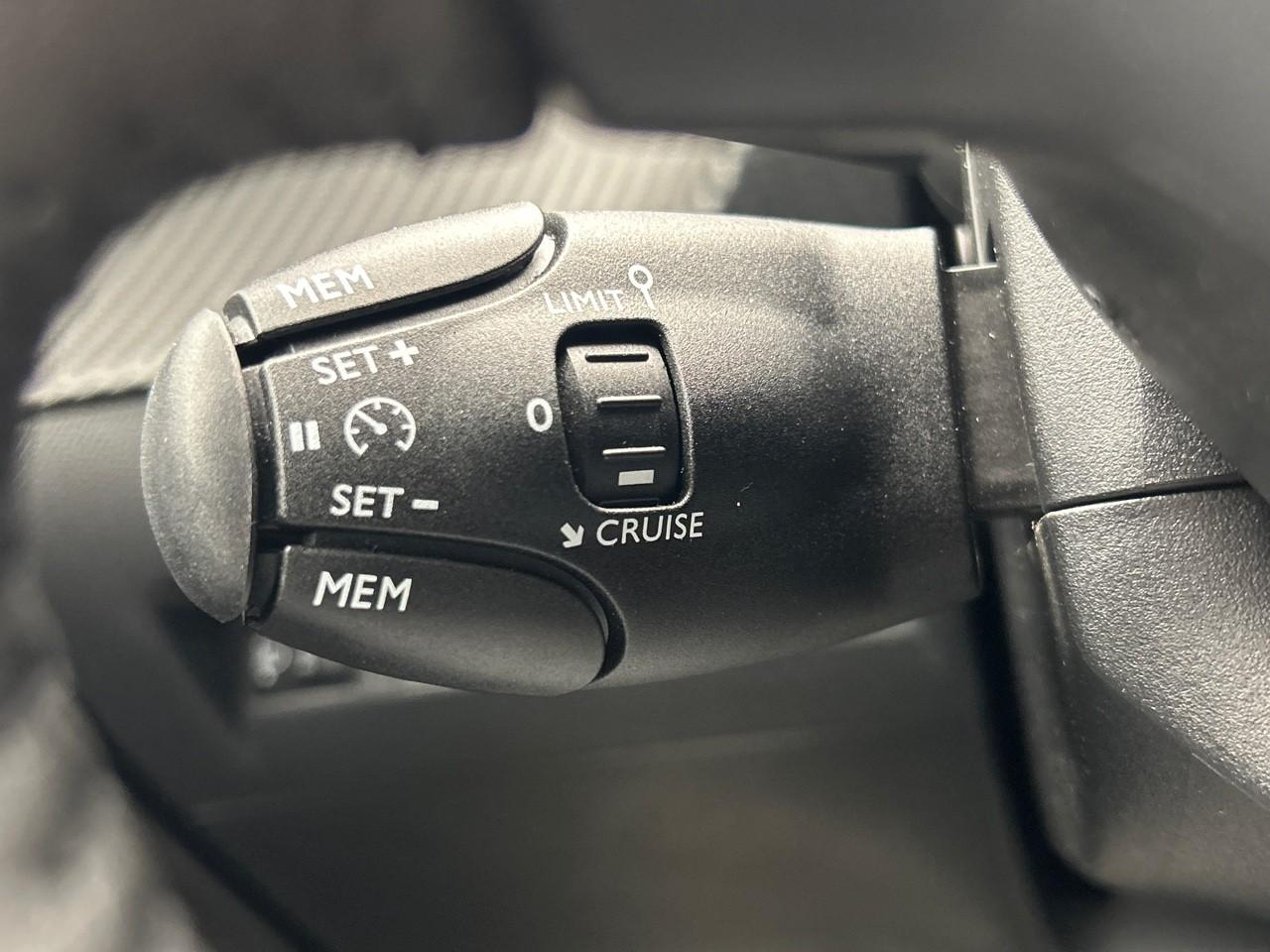 Peugeot 208 100 s&s bvm6 allure — photo 20