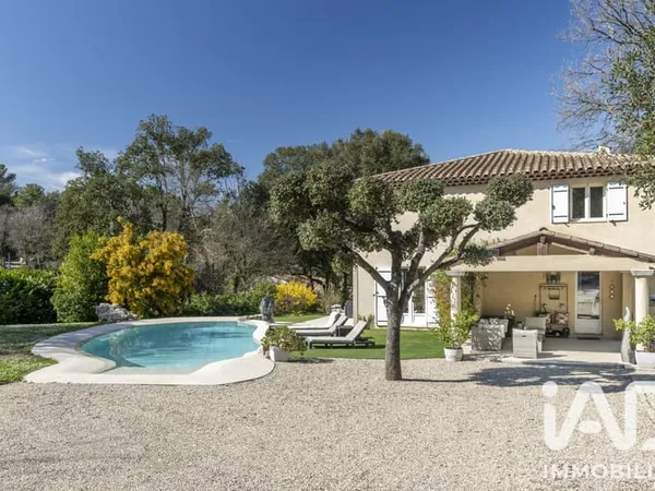Maison 10 pièces 220 m²