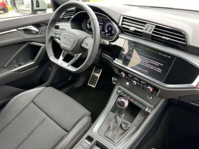 Audi Q3 35 tfsi 150 ch s tronic 7 s line — photo 10