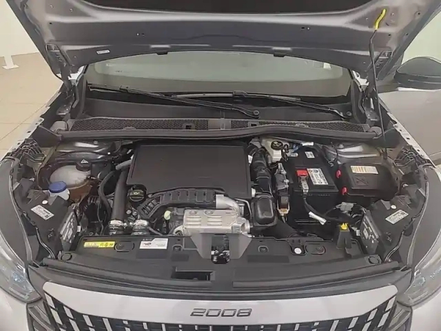 Peugeot 2008 puretech 130 s&amp;s eat8 — photo 94