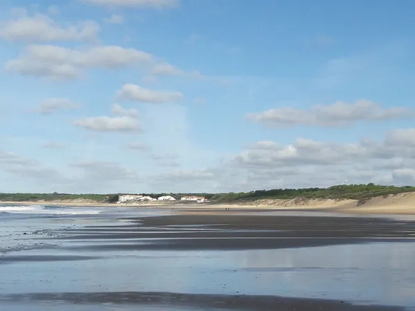Une maison tournée vers la mer et la nature