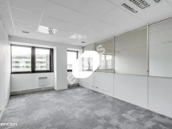 Bureau 124 m²