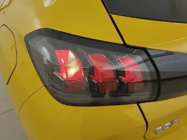 Peugeot 208 puretech 75 s&amp;s bvm5 — photo 17