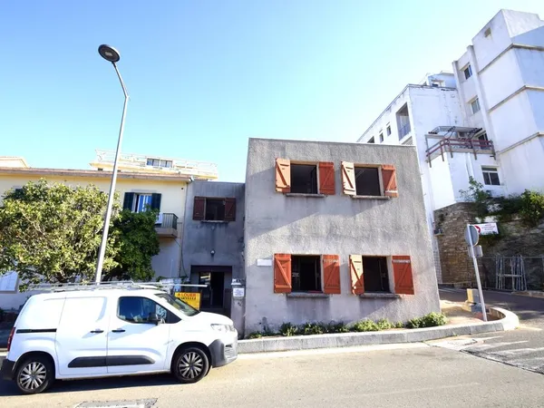Local professionnel 250 m²