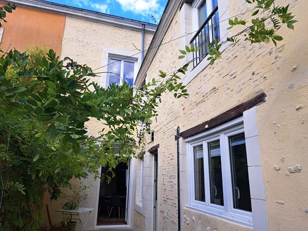 MAISON DE CHARME A PROXIMITE IMMEDIATE DU CENTRE-VILLE