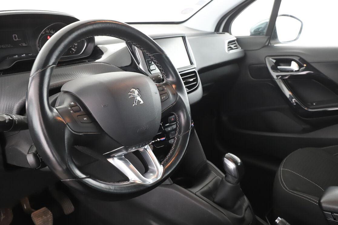 Peugeot 208 1.2 PureTech Allure — photo 10