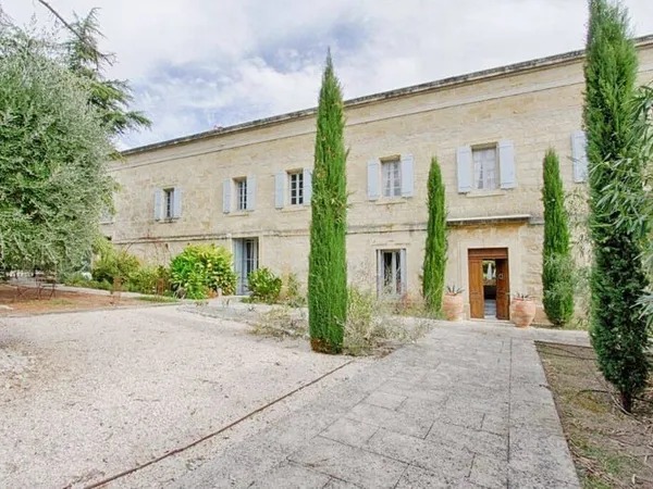 Maison 14 pièces 445 m²