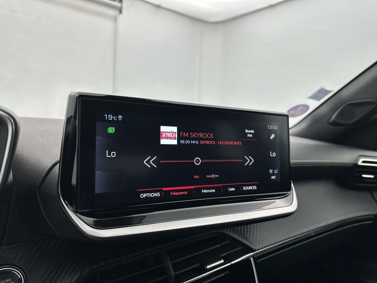 Peugeot 2008 puretech 130 s&s eat8 gt — photo 23