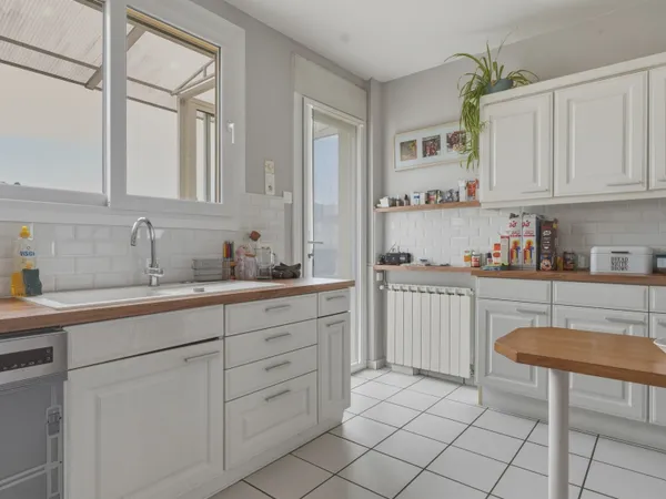 Maison familiale rénovée, lumineuse sur les hauteurs de Cler