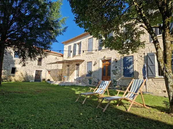Condom - Propriete Avec Maison Gasconne, Pigeonnier, Dependances et Piscine dans son Terrain d'1ha