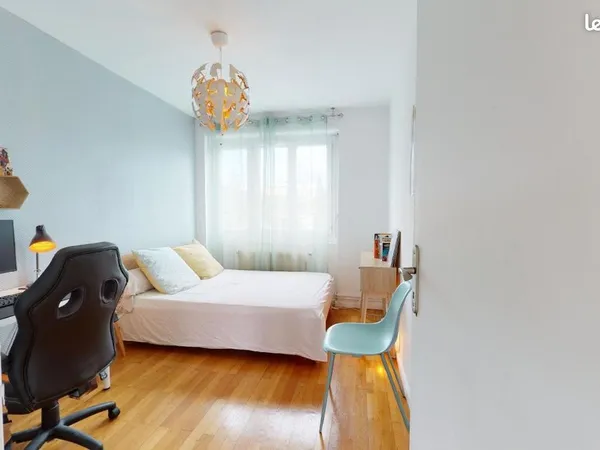 Chambre 5 pièces 73 m²