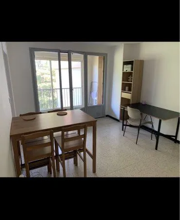 Grand studio ( 30 m2 ) hôpitaux facultés plans des 4 seigneurs