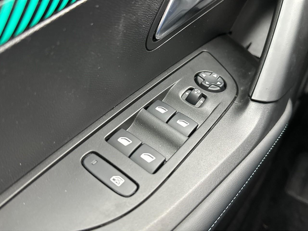 Peugeot 2008 puretech 100 s&s bvm6 allure — photo 15