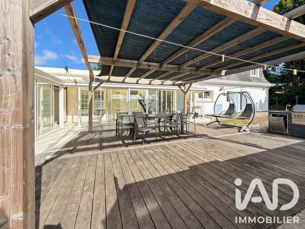 Maison 8 pièces 242 m²