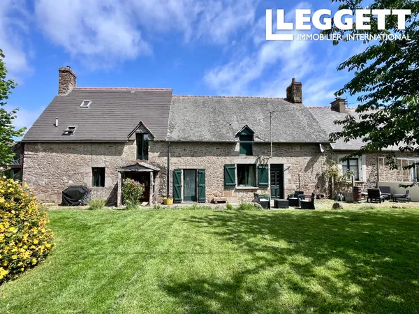 Propriété de caractère avec trois habitations, atelier et grand jardin à 3 km de Bazouges-la-Pérouse