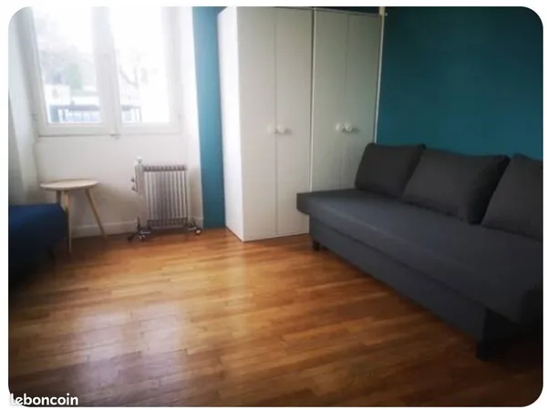 Studio en RDC surélevé avec place de parking
