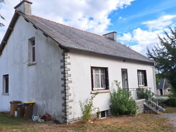 Maison en pierre et Hangars à Bains sur Oust