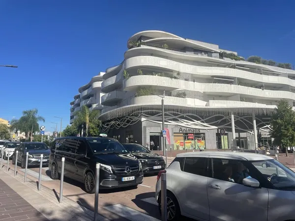 CESSION DE BAIL-40M2-MANDELIEU-110000EUR