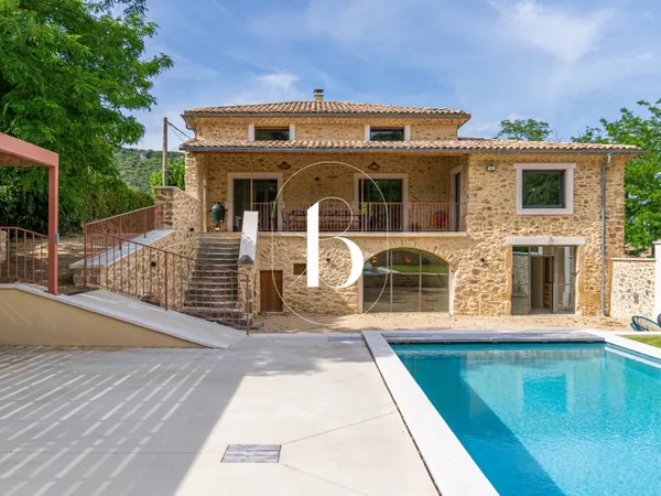Mas provençal 9 pièces 258 m²
