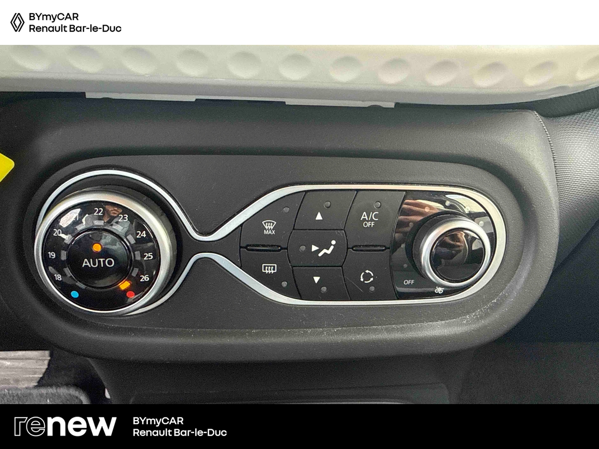 Renault Twingo III E-Tech — photo 20