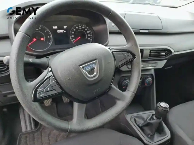 Dacia Sandero sce 65 — photo 13