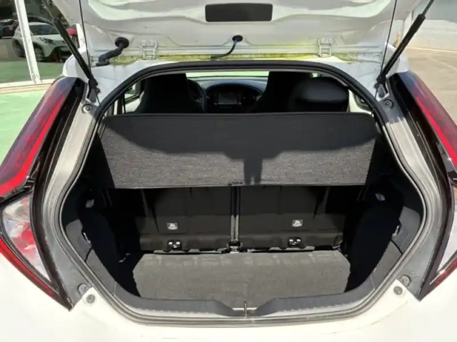 Toyota Aygo 1.0 vvt-i 72 dynamic — photo 9